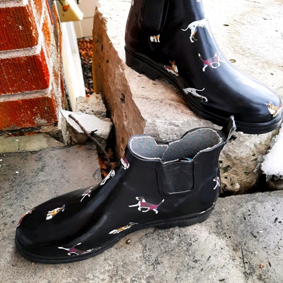 hotpaws Shoes - Cute Hotpaws rainboots great for spring